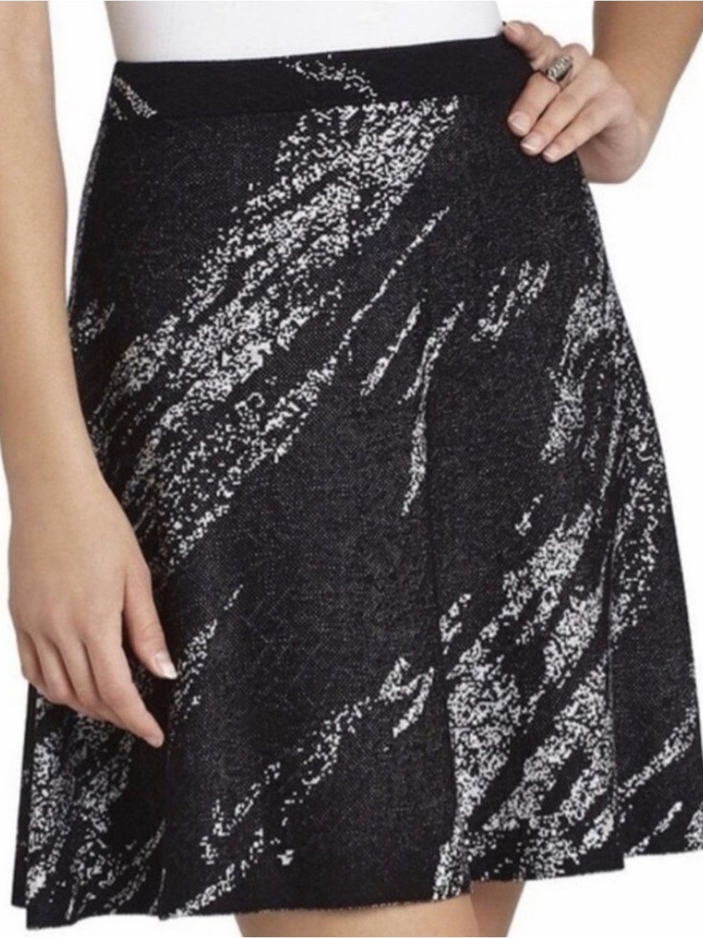 BCBGMAXAZRIA Karlie Jacquard A-Line Skater Skirt Womenโs Small NWOT Black Combo
